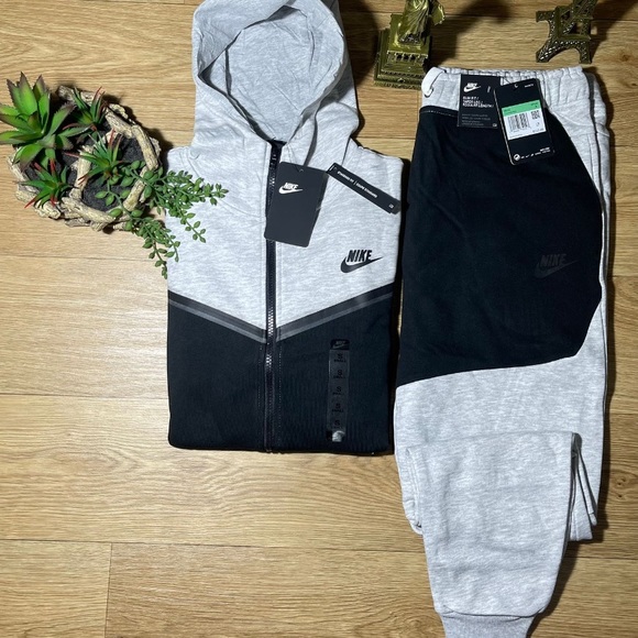 Very nice Nike techs New with tags ready to ship ALL sizes available - Picture 5 of 5